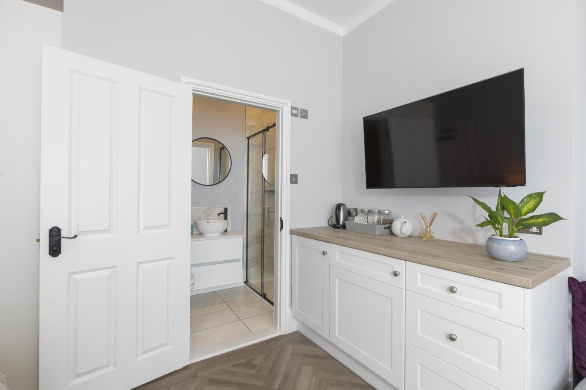 Eden House - Beach Apartments & Suites Saint Helier Номер фото